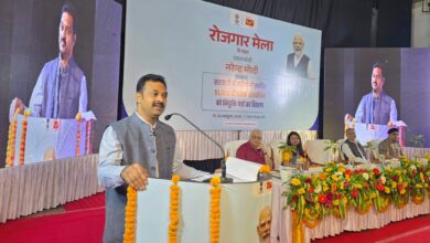 वाराणसी में आयोजित सत्रहवें रोजगार मेले के दौरान केंद्रीय ग्रामीण विकास राज्य मंत्री श्री कमलेश पासवान ने नवचयनित अभ्यर्थियों को प्रदान किया नियुक्ति पत्र वाराणसी में आयोजित सत्रहवें रोजगार मेले के दौरान केंद्रीय ग्रामीण विकास राज्य मंत्री श्री कमलेश पासवान ने नवचयनित अभ्यर्थियों को प्रदान किया नियुक्ति पत्र