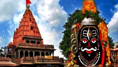 महाकाल मंदिर में बड़ा बदलाव: विशेष दर्शन अब महंत और पुजारी नहीं कर पाएंगे, समिति ने लिया फैसला महाकाल मंदिर में बड़ा बदलाव: विशेष दर्शन अब महंत और पुजारी नहीं कर पाएंगे, समिति ने लिया फैसला