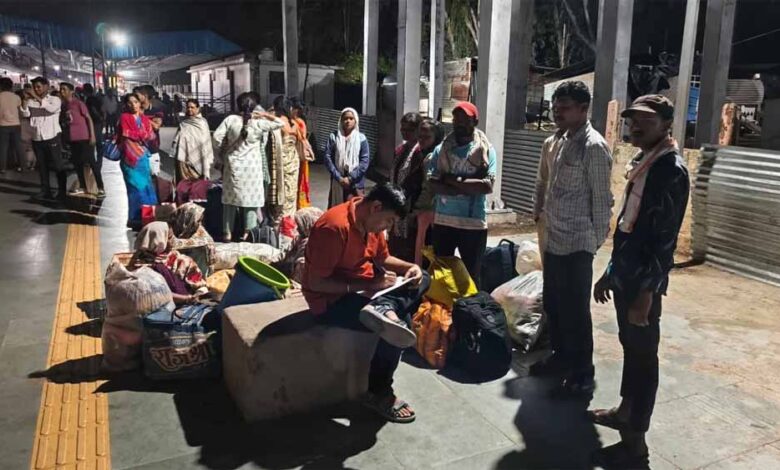 बंधुआ मजदूरी से मुक्त हुए 12 मैहर निवासी, महाराष्ट्र के जालना से सुरक्षित घर लौटे बंधुआ मजदूरी से मुक्त हुए 12 मैहर निवासी, महाराष्ट्र के जालना से सुरक्षित घर लौटे