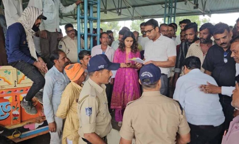 प्याज दो रुपए किलो, किसान बेहाल! बोले- ट्रक का किराया भी नहीं निकल रहा प्याज दो रुपए किलो, किसान बेहाल! बोले- ट्रक का किराया भी नहीं निकल रहा