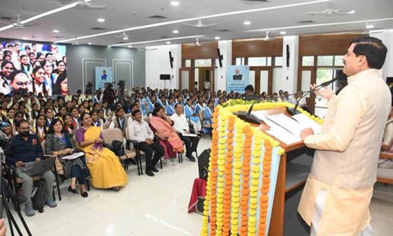 बच्चे खूब पढ़ें, आगे बढ़ें, बेहतर शिक्षा देना राज्य सरकार की पहली प्राथमिकता : मुख्यमंत्री डॉ. यादव