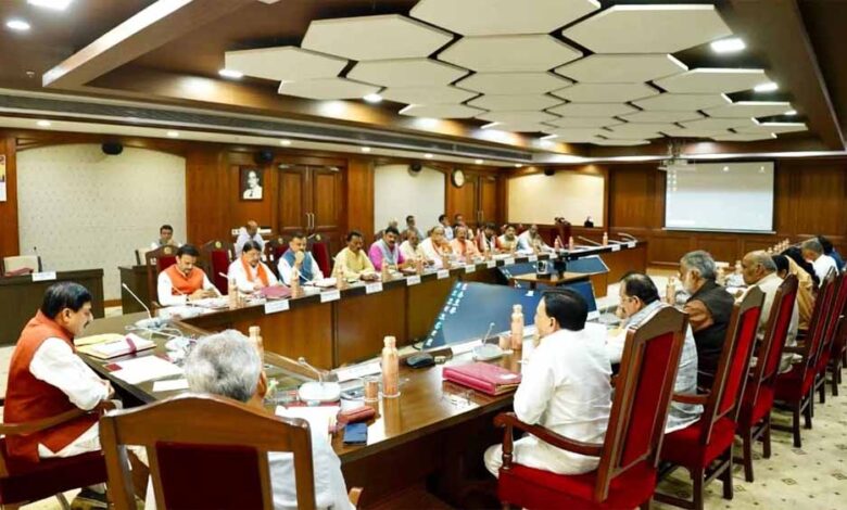 रिटायरमेंट के बाद सरकारी घर पर कब्जा महंगा पड़ेगा! अब भरना होगा पेनल्टी समेत भारी किराया रिटायरमेंट के बाद सरकारी घर पर कब्जा महंगा पड़ेगा! अब भरना होगा पेनल्टी समेत भारी किराया