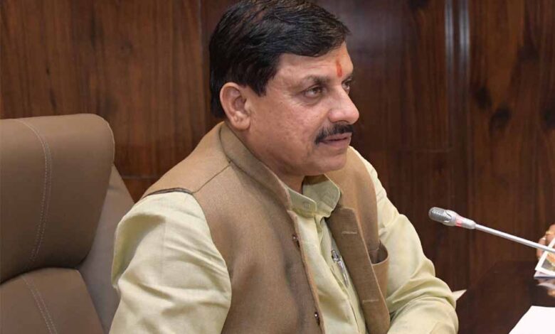 कार्बाइड गन से घायल बच्चों और नागरिकों का उपचार सर्वोच्च प्राथमिकता में हो : मुख्यमंत्री डॉ. यादव कार्बाइड गन से घायल बच्चों और नागरिकों का उपचार सर्वोच्च प्राथमिकता में हो : मुख्यमंत्री डॉ. यादव