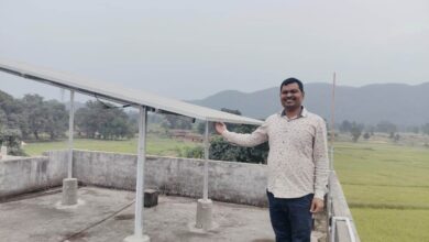 प्रधानमंत्री सूर्यघर मुफ्त बिजली योजना से ऊर्जा उत्पादक बना अरूण गुप्ता, मिली बिजली बिल के बोझ से मुक्ति घर में ही बना रहे बिजली…. प्रधानमंत्री सूर्यघर मुफ्त बिजली योजना से ऊर्जा उत्पादक बना अरूण गुप्ता, मिली बिजली बिल के बोझ से मुक्ति घर में ही बना रहे बिजली….