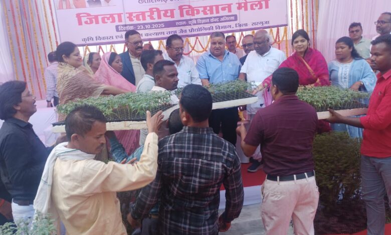 राष्ट्रीय कृषि विकास योजना अंतर्गत किसानों को ग्राफ्टेड टमाटर पौधे किए वितरित: फसल विविधीकरण एवं जैविक खेती का मार्गदर्शन मिला किसानों को किसान मेंला में….. राष्ट्रीय कृषि विकास योजना अंतर्गत किसानों को ग्राफ्टेड टमाटर पौधे किए वितरित: फसल विविधीकरण एवं जैविक खेती का मार्गदर्शन मिला किसानों को किसान मेंला में…..