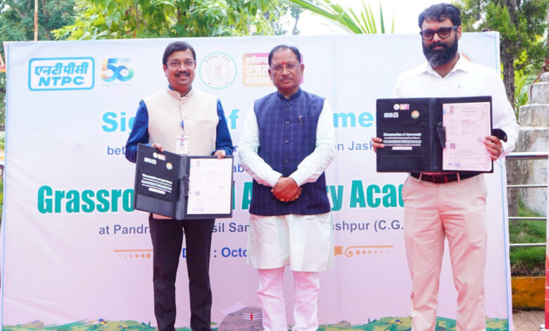 जशपुर जिले के सन्ना पंडरापाठ में तीरंदाजी अकादमी स्थापित करने हेतु एनटीपीसी के साथ हुआ एग्रीमेंट: 20 करोड़ 53 लाख रुपए की लागत से बनेगा आधुनिक आर्चरी सेंटर….. जशपुर जिले के सन्ना पंडरापाठ में तीरंदाजी अकादमी स्थापित करने हेतु एनटीपीसी के साथ हुआ एग्रीमेंट: 20 करोड़ 53 लाख रुपए की लागत से बनेगा आधुनिक आर्चरी सेंटर…..