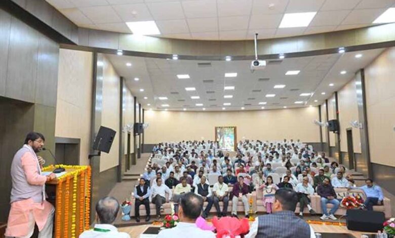 प्रदेश की प्रगति में पशुपालन एवं डेयरी क्षेत्र का महत्वपूर्ण योगदान : राज्य मंत्री पटेल