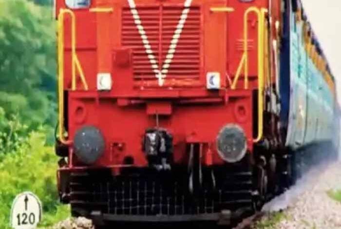 रेलवे में नई भर्ती पर ब्रेक, रिटायर कर्मचारियों के लिए खुलेंगे ये 5 सुनहरे अवसर रेलवे में नई भर्ती पर ब्रेक, रिटायर कर्मचारियों के लिए खुलेंगे ये 5 सुनहरे अवसर