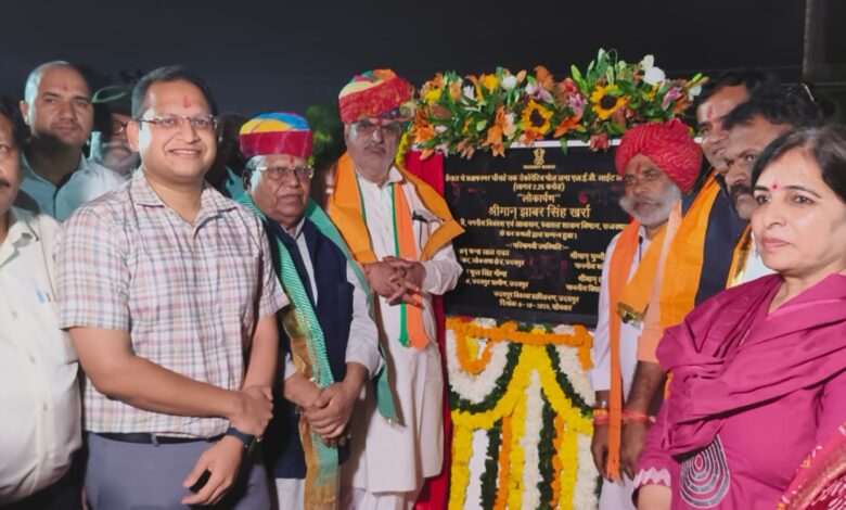 उदयपुर में 2 करोड़ 25 लाख रूपये की लागत की डेकोरेटिव पोल व स्ट्रीट लाइटिंग का यूडीएच मंत्री श्री खर्रा के कर कमलों द्वारा लोकार्पण
