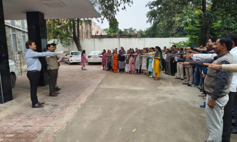 राष्ट्रीय एकता दिवस, निदेशक आईसीडीएस ने राष्ट्रीय एकता की दिलाई शपथ राष्ट्रीय एकता दिवस, निदेशक आईसीडीएस ने राष्ट्रीय एकता की दिलाई शपथ