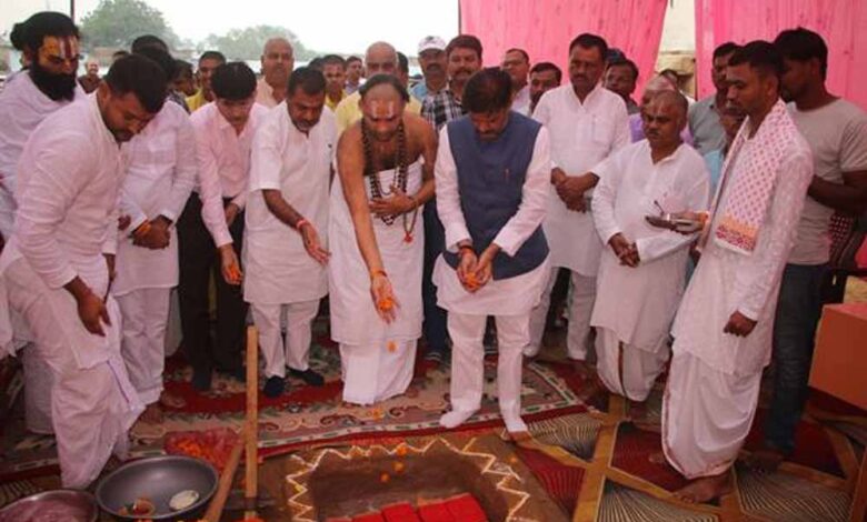 उप मुख्यमंत्री ने आचार्य आश्रम नयागांव में किया छात्रावास भवन का शिलान्यास उप मुख्यमंत्री ने आचार्य आश्रम नयागांव में किया छात्रावास भवन का शिलान्यास
