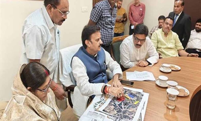 हिनौती गौधाम में संरक्षित शत प्रतिशत गौवंश का पंजीयन करायें : उप मुख्यमंत्री  शुक्ल हिनौती गौधाम में संरक्षित शत प्रतिशत गौवंश का पंजीयन करायें : उप मुख्यमंत्री  शुक्ल