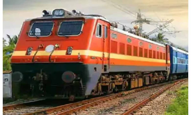 त्योहारों पर रेलवे का तोहफा: दपूम रेलवे ने शुरू की 5 पूजा स्पेशल ट्रेनें, आसान बुकिंग से मिलेगी कंफर्म सीट त्योहारों पर रेलवे का तोहफा: दपूम रेलवे ने शुरू की 5 पूजा स्पेशल ट्रेनें, आसान बुकिंग से मिलेगी कंफर्म सीट