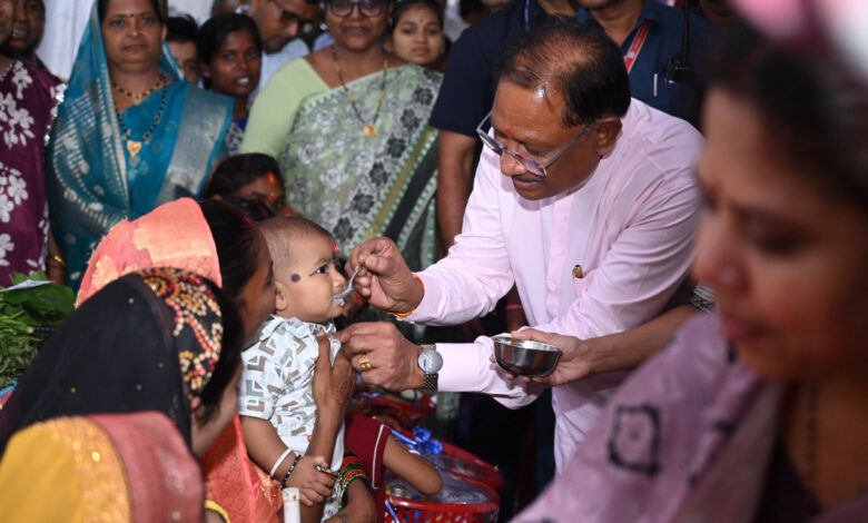 महिलाओं और बच्चों के सशक्तिकरण की मिसाल बना धमतरी जिला: 25 वर्षों में योजनाओं ने बदली सामाजिक-आर्थिक तस्वीर…. महिलाओं और बच्चों के सशक्तिकरण की मिसाल बना धमतरी जिला: 25 वर्षों में योजनाओं ने बदली सामाजिक-आर्थिक तस्वीर….