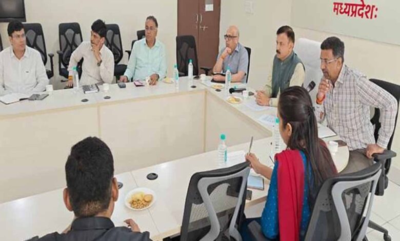 यात्रियों से टिकिट की नियत राशि से ज्यादा वसूलने वाली बसों पर हो सख्त कार्रवाई : परिवहन मंत्री सिंह यात्रियों से टिकिट की नियत राशि से ज्यादा वसूलने वाली बसों पर हो सख्त कार्रवाई : परिवहन मंत्री सिंह