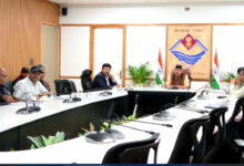 कैबिनेट मंत्री गणेश जोशी ने सचिवालय में अधिकारियों की बैठक ली