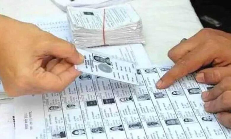 भोपाल में आज से बीएलओ घर-घर करेंगे पहुंच, 2003 के बाद जुड़े मतदाताओं की सूची होगी आधार भोपाल में आज से बीएलओ घर-घर करेंगे पहुंच, 2003 के बाद जुड़े मतदाताओं की सूची होगी आधार