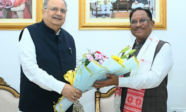 मुख्यमंत्री विष्णु देव साय को विधानसभा अध्यक्ष डॉ. रमन सिंह ने नवीन विधानसभा भवन के लोकार्पण समारोह में शामिल होने का दिया आमंत्रण….