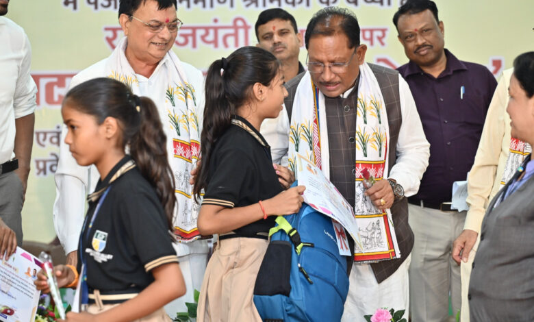 राज्य सरकार के प्रयासों से श्रमिकों के जीवन में आ रहा है बदलाव…. राज्य सरकार के प्रयासों से श्रमिकों के जीवन में आ रहा है बदलाव….