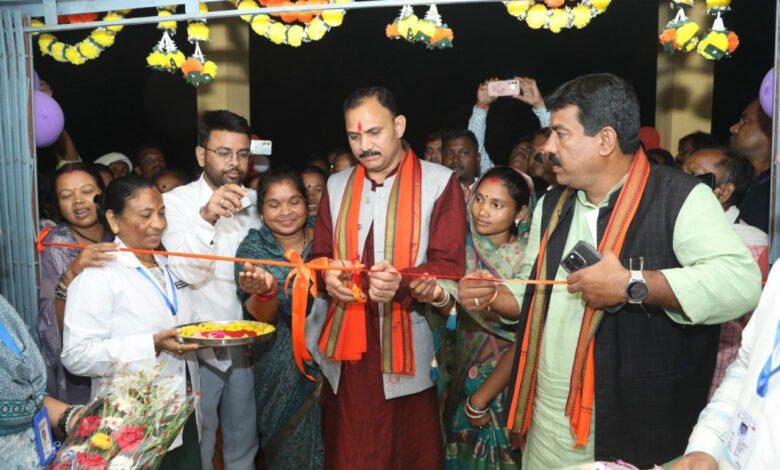 स्वास्थ्य मंत्री श्याम बिहारी जायसवाल ने किया प्राथमिक स्वास्थ्य केंद्र कुर्रूटोला का लोकार्पण…. स्वास्थ्य मंत्री श्याम बिहारी जायसवाल ने किया प्राथमिक स्वास्थ्य केंद्र कुर्रूटोला का लोकार्पण….