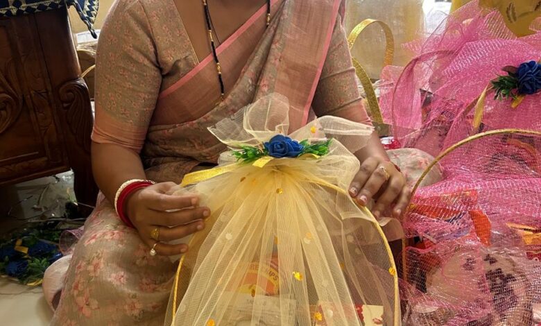 संगिनी के दिवाली उपहारों की धूम : बिहान की दीदियों ने तैयार किए संगिनी ब्रांड के आकर्षक गिफ्ट हैम्पर… संगिनी के दिवाली उपहारों की धूम : बिहान की दीदियों ने तैयार किए संगिनी ब्रांड के आकर्षक गिफ्ट हैम्पर…