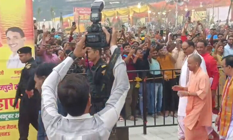 सीएम योगी लखनऊ के लक्ष्मण मेला घाट पहुंचे सीएम योगी लखनऊ के लक्ष्मण मेला घाट पहुंचे