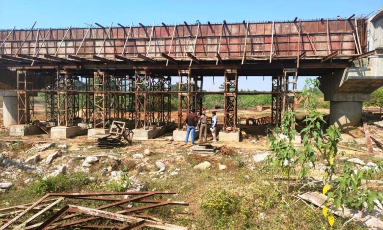 जिले में दो उच्चस्तरीय पुल निर्माण कार्य प्रगति पर