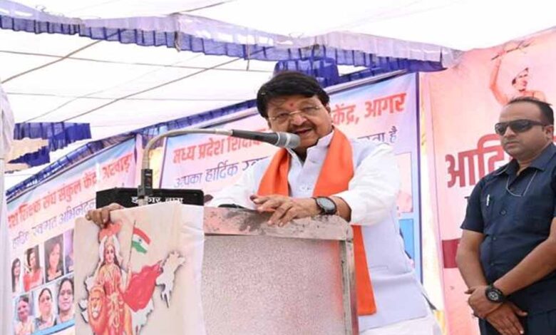 नगरीय प्रशासन मंत्री विजयवर्गीय ने किया 33/11 के.वी. सब स्टेशन का लोकार्पण नगरीय प्रशासन मंत्री विजयवर्गीय ने किया 33/11 के.वी. सब स्टेशन का लोकार्पण