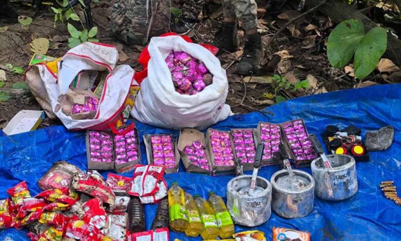 नक्सलियों को बड़ा झटका: पुलिस ने तीन जंगलों से भारी मात्रा में विस्फोटक बरामद किए