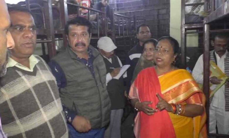 भोपाल महापौर का देर रात रैन बसेरा निरीक्षण: मालती राय ने शाहजहानी पार्क में व्यवस्थाएँ सुधारने के दिए निर्देश