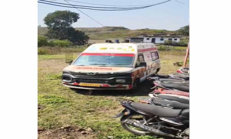 एंबुलेंस का दुरुपयोग: मरीज की जगह शराब की तस्करी, 52 पेटियाँ जब्त