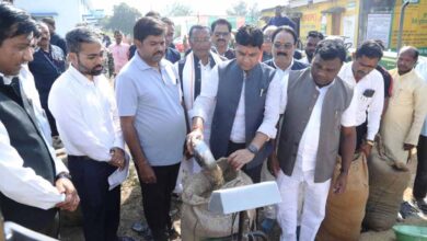 राजस्व मंत्री टंकराम वर्मा ने कांकेर जिला के मालगांव खरीदी केन्द्र में पूजा अर्चना कर धान खरीदी का किया शुभारंभ राजस्व मंत्री टंकराम वर्मा ने कांकेर जिला के मालगांव खरीदी केन्द्र में पूजा अर्चना कर धान खरीदी का किया शुभारंभ