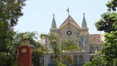 टाइपिंग गलती ने दिलाई एक साल की सजा: हाईकोर्ट ने कलेक्टर पर 2 लाख रुपये जुर्माना लगाया