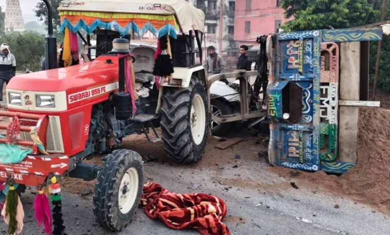 ग्वालियर-झांसी हाईवे पर भीषण टक्कर: रेत भरे ट्रैक्टर से भिड़ी फॉर्च्यूनर, 5 की मौत