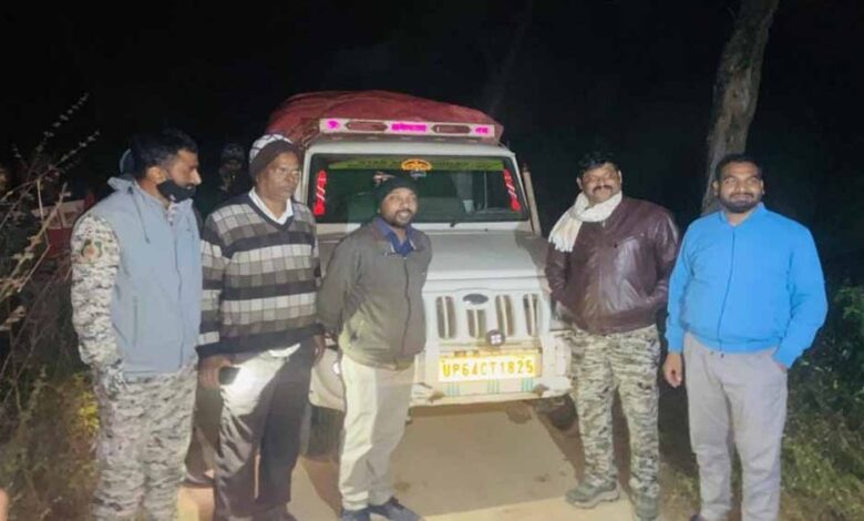 अवैध धान परिवहन पर बड़ी कार्रवाई: यूपी नंबर की 3 पिकअप से 210 बोरी जब्त, मालिक-चालकों पर FIR