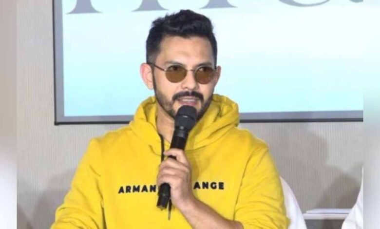 मोबाइल से दूरी, सफलता से दोस्ती: आदित्य नारायण का संदेश