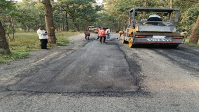 रायपुर : उप मुख्यमंत्री की घोषणा के अनुरूप कारीआम-बसंतपुर मार्ग और गौरेला-वेंकटनगर मार्ग में तेजी से चल रहा है बीटी पेच रिपेयर का कार्य