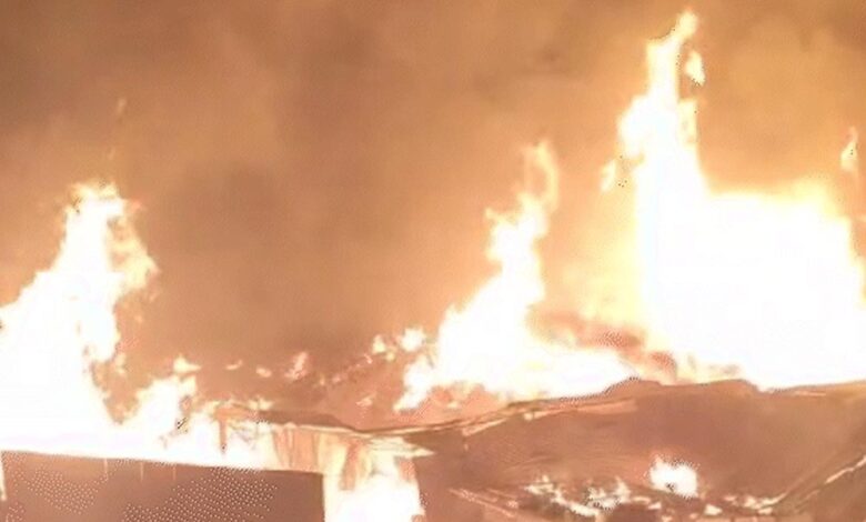 भोपाल के पुराने लकड़ी मार्केट में भयंकर आग, करोड़ों का माल जलकर हुआ खाक