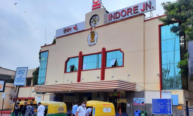 इंदौर स्टेशन पर भरोसेमंद सवारी, QR कोड से मिलेगा ऑटो-रिक्शा ड्राइवर का डेटा