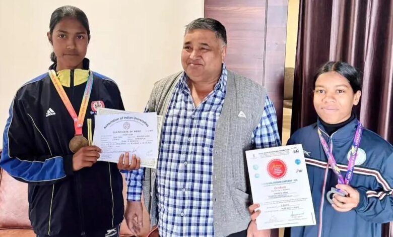 रायपुर : मार्शल आर्ट्स नेशनल प्रतियोगिता के लिए अंबिकापुर की बेटियाँ जम्मू-कश्मीर रवाना