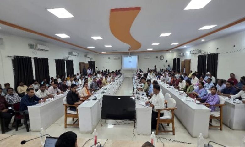 अम्बिकापुर : ई-ऑफिस प्रणाली पर अधिकारी-कर्मचारियों को दिया गया प्रशिक्षण अम्बिकापुर : ई-ऑफिस प्रणाली पर अधिकारी-कर्मचारियों को दिया गया प्रशिक्षण