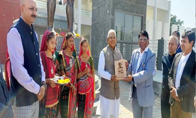 राज्यपाल  पटेल ने गुजरात के बिरसा मुंडा जनजातीय विश्वविद्यालय राजपीपला का किया भ्रमण