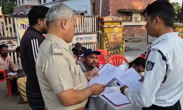 रतलाम ट्रैफिक पुलिस का नया मॉडल: नियम तोड़े पर चालान नहीं, बल्कि परीक्षा देनी होगी