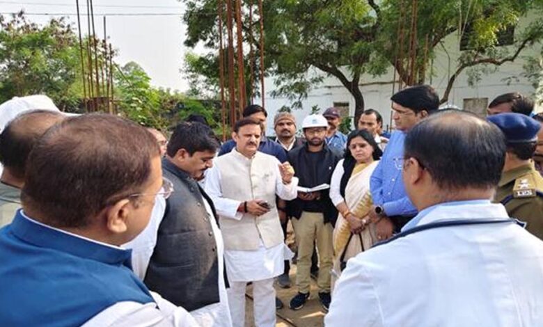 उप मुख्यमंत्री ने जिला चिकित्सालय मऊगंज का किया निरीक्षण