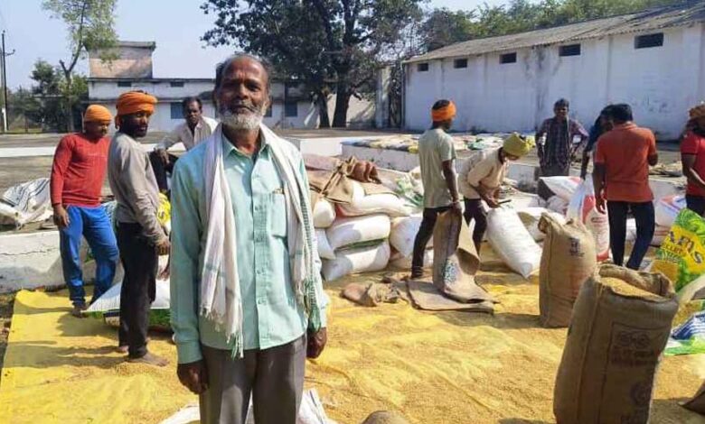 रायपुर : 3100 रुपये प्रति क्विंटल के समर्थन मूल्य पर धान खरीदी ने लौटाई किसानों की मुस्कान