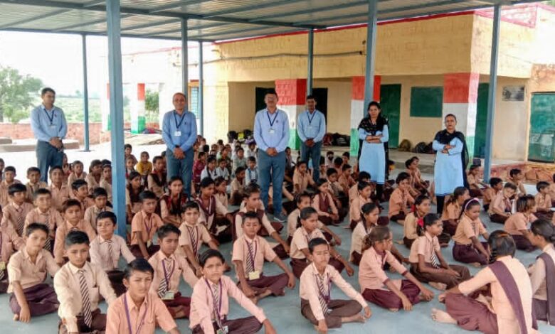 देश के पहले प्रधानमंत्री पंडित जवाहरलाल नेहरू की जयंती पर शुक्रवार को बाल दिवस मनाया गया
