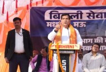 मंत्री ए.के. शर्मा ने मऊ में आयोजित बिजली सेवा शिविर कार्यक्रम में हिस्सा लिया