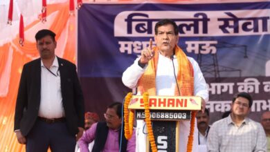 मंत्री ए.के. शर्मा ने मऊ में आयोजित बिजली सेवा शिविर कार्यक्रम में हिस्सा लिया