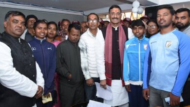 रक्षा राज्यमंत्री संजय सेठ ने अंतर्राष्ट्रीय फुटबॉल खिलाड़ी दिव्यानी लिंडा को हरसंभव मदद का दिया आश्वासन रक्षा राज्यमंत्री संजय सेठ ने अंतर्राष्ट्रीय फुटबॉल खिलाड़ी दिव्यानी लिंडा को हरसंभव मदद का दिया आश्वासन