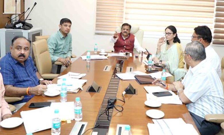 उप मुख्यमंत्री शुक्ल ने पीएम-अभीम एवं 15वें वित्त आयोग अंतर्गत कार्यों की प्रगति की समीक्षा की उप मुख्यमंत्री शुक्ल ने पीएम-अभीम एवं 15वें वित्त आयोग अंतर्गत कार्यों की प्रगति की समीक्षा की